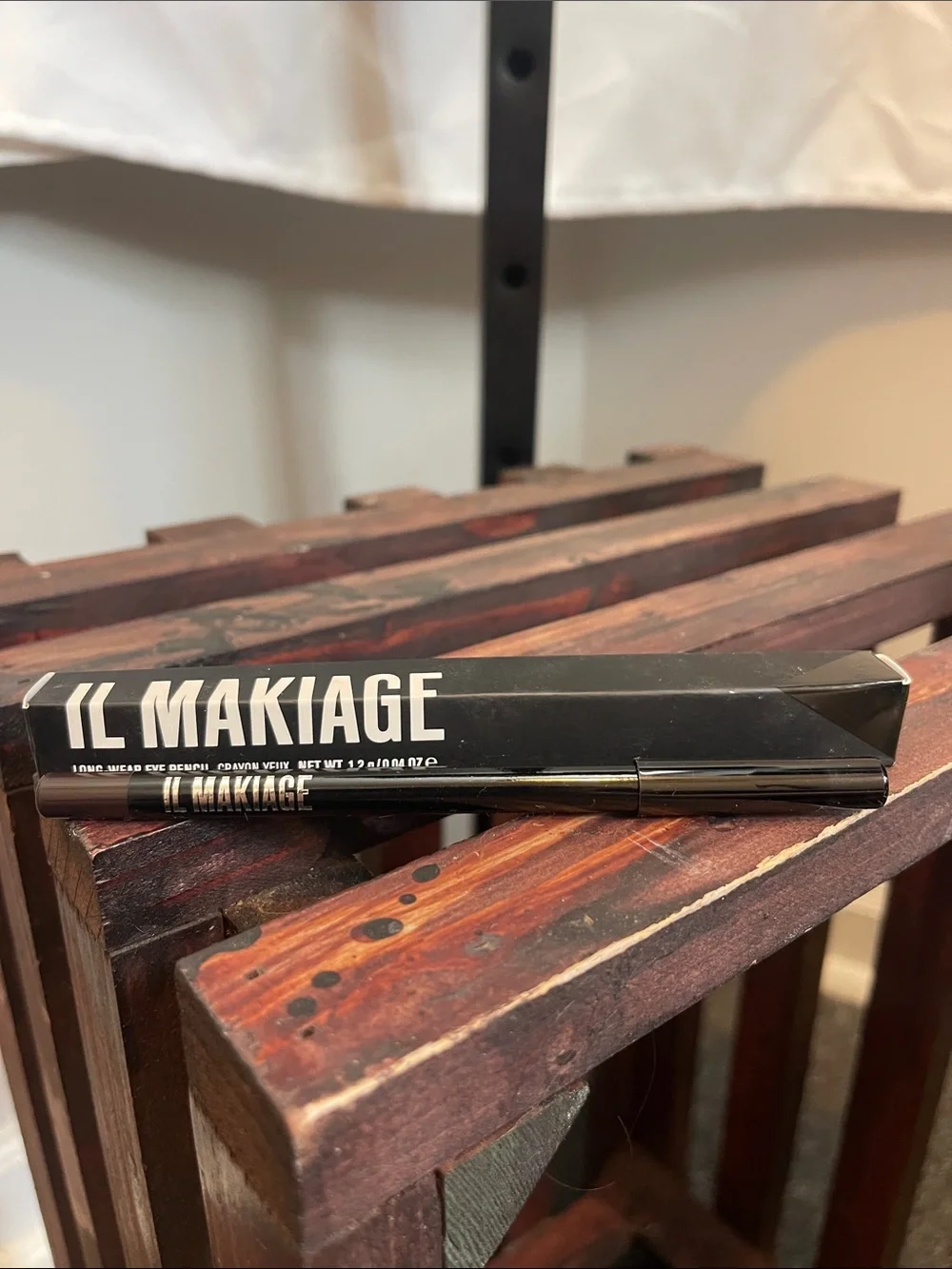 IL MAKIAGE Long-Wear Eye Pencil in Brown